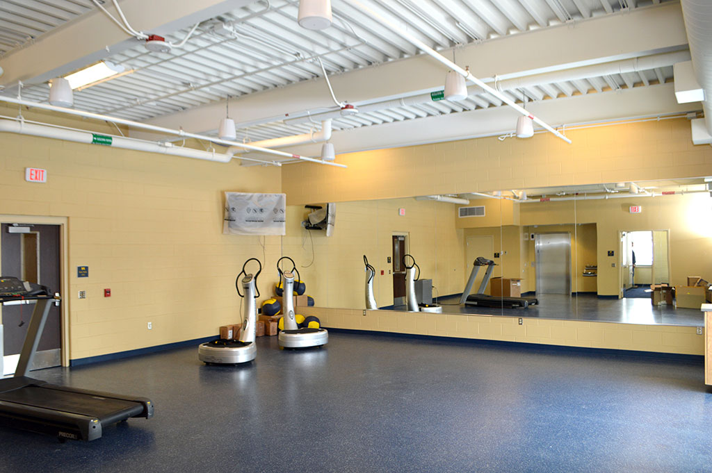 04_um_softball_training-center