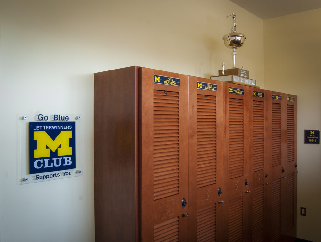 rec_um-golf-practice_locker_hrz