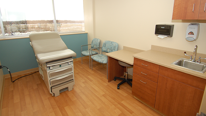 covenant_mackinaw_cancer_center_patient_room